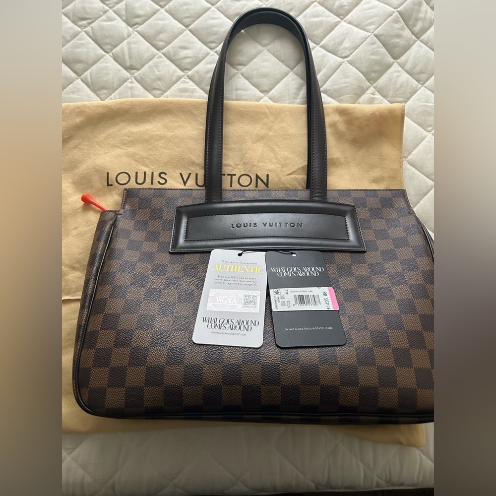 Louis Vuitton shoulder bag, like new